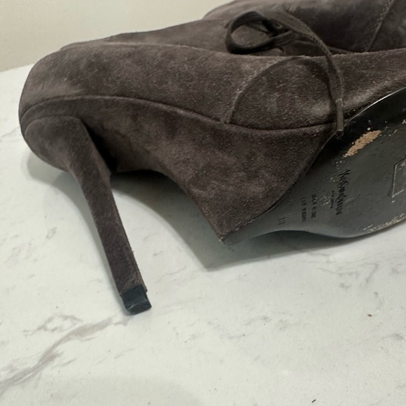 Yves Saint Laurent Gray Suede Lace-Up Desert Boots - Picture 7 of 7